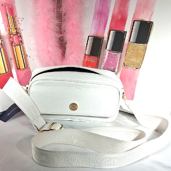 TOMMY HILFIGER White Crossbody Bag NWT  2034 - Picture 1 of 8